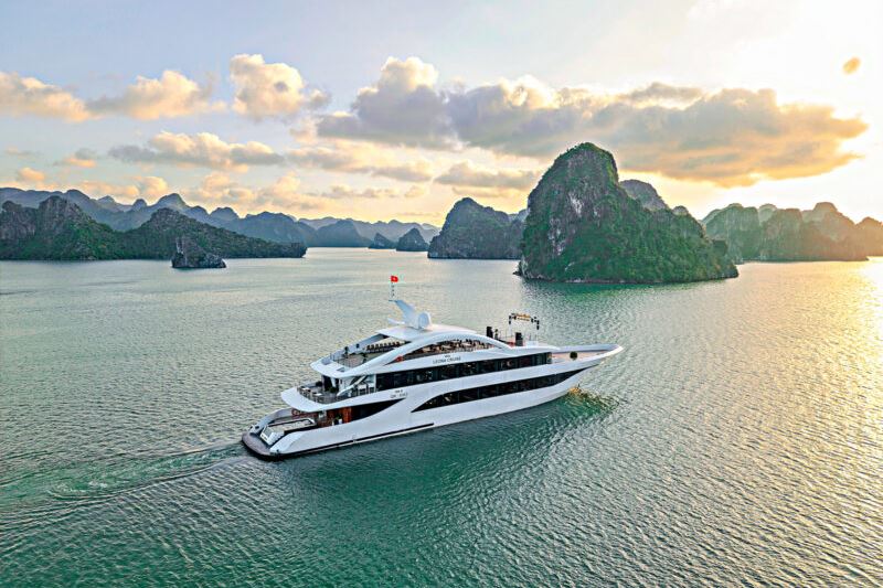 Leona Cruise – 7-Hour Luxury Journey in Halong Bay